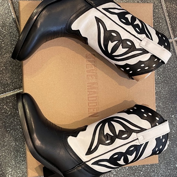 Steve Madden Leather Laredo-M Boots - Picture 3 of 3